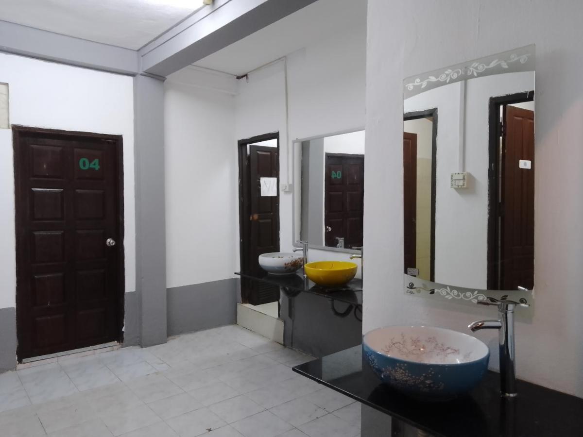 Funny Backpacker Hostel หลวงพระบาง ภายนอก รูปภาพ