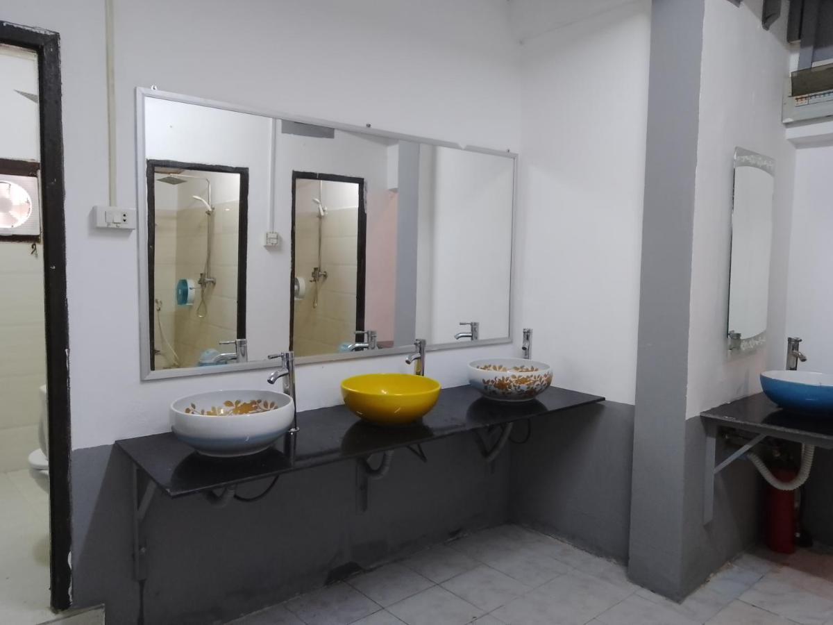 Funny Backpacker Hostel หลวงพระบาง ภายนอก รูปภาพ
