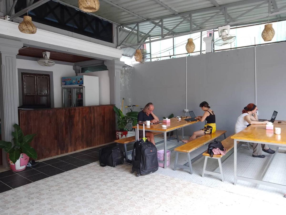 Funny Backpacker Hostel หลวงพระบาง ภายนอก รูปภาพ