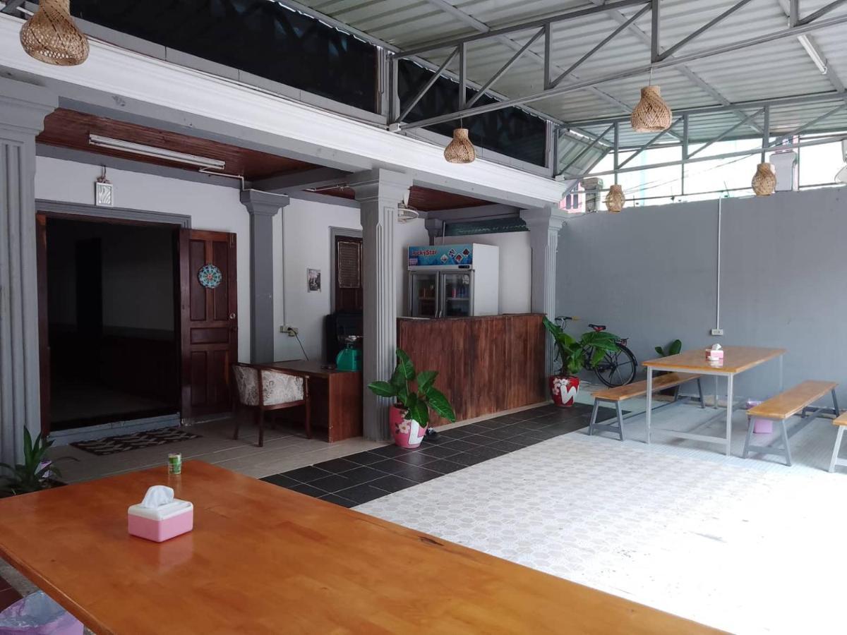 Funny Backpacker Hostel หลวงพระบาง ภายนอก รูปภาพ
