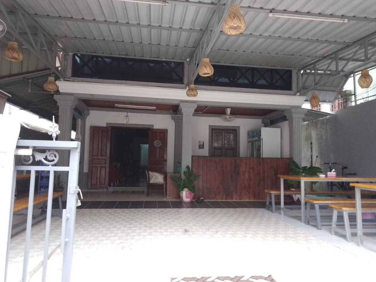 Funny Backpacker Hostel หลวงพระบาง ภายนอก รูปภาพ